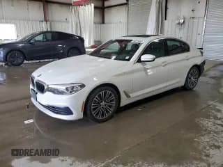 ✅ 2019 BMW 5 Series 530i xDrive • VIN: WBAJA7C51KWW05014 • Лот: 84613655. Опубликован ранее на Copart с пробегом 81 446 миль. Бесплатный доступ к архиву аукционных продаж из США и подробный отчёт об истории автомобиля на DreamBid. Изображение 1.