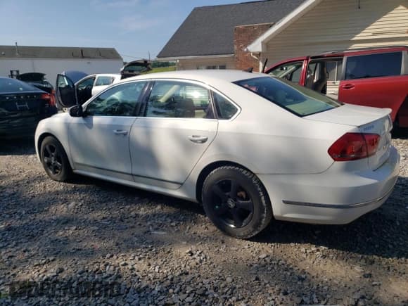 ✅ 2013 Volkswagen Passat SEL Premium • VIN: 1VWCP7A36DC014576 • Lot: 61404975. Wystawiony na Copart z przebiegiem 198 558 mil. Bezpłatny archiwum sprzedaży aukcyjnych z USA i szczegółowy raport historii pojazdu na DreamBid. Zdjęcie 2.