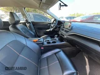 ✅ 2019 Nissan Altima SR • VIN: 1N4BL4CV6KC186911 • Лот: 92727635. Опубликован ранее на Copart с пробегом 210 311 миль. Бесплатный доступ к архиву аукционных продаж из США и подробный отчёт об истории автомобиля на DreamBid. Изображение 5.