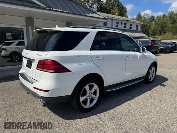 ✅ 2018 Mercedes-Benz GLE 350 • VIN: 4JGDA5HBXJB087148 • Lot: 81072885. Wystawiony na Copart z przebiegiem 234 214 mil. Bezpłatny archiwum sprzedaży aukcyjnych z USA i szczegółowy raport historii pojazdu na DreamBid. Zdjęcie 4.