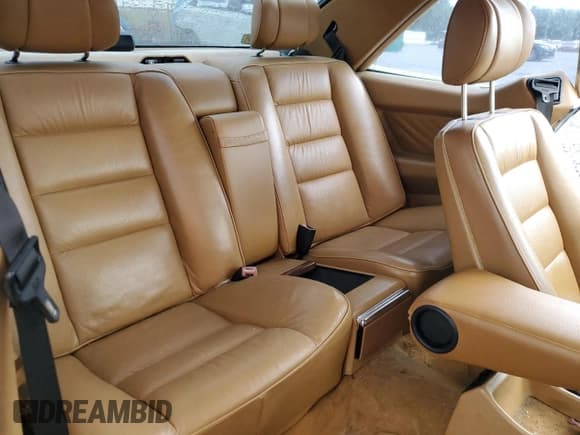 ✅ 1991 Mercedes-Benz 560 • VIN: WDBCA45E6MA583663 • Lot: 66163085. Wystawiony na Copart z przebiegiem 306 084 mil. Bezpłatny archiwum sprzedaży aukcyjnych z USA i szczegółowy raport historii pojazdu na DreamBid. Zdjęcie 10.