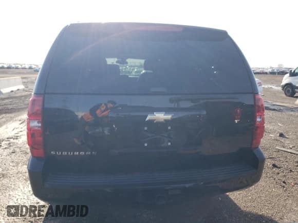 ✅ 2007 Chevrolet Suburban LTZ • VIN: 3GNFK16317G122293 • Lot: 63399534. Wystawiony na Copart z przebiegiem 146 428 mil. Bezpłatny archiwum sprzedaży aukcyjnych z USA i szczegółowy raport historii pojazdu na DreamBid. Zdjęcie 6.