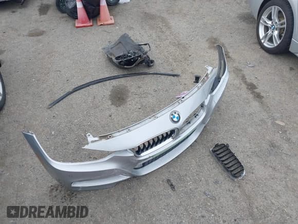 ✅ 2017 BMW 3 Series 340i xDrive • VIN: WBA8B7C39HK806640 • Lot: 43741085. Wystawiony na IAAI z przebiegiem 101 837 mil. Bezpłatny archiwum sprzedaży aukcyjnych z USA i szczegółowy raport historii pojazdu na DreamBid. Zdjęcie 12.