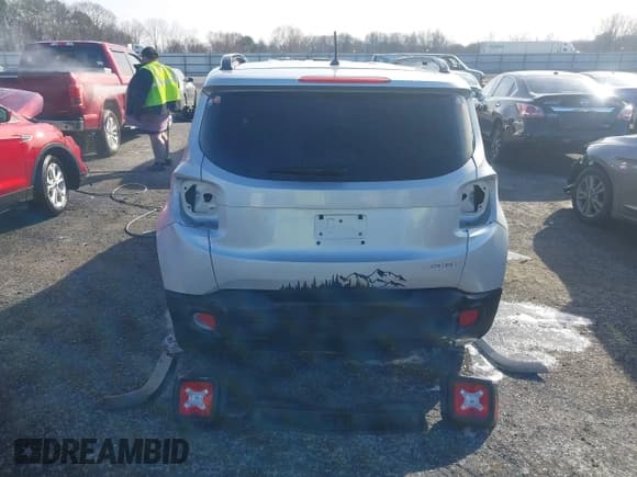 ✅ 2017 Jeep Renegade Sport • VIN: ZACCJAAH3HPF00275 • Lot: 41353370. Wystawiony na IAAI z przebiegiem 134 479 mil. Bezpłatny archiwum sprzedaży aukcyjnych z USA i szczegółowy raport historii pojazdu na DreamBid. Zdjęcie 16.