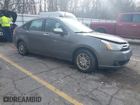 ✅ 2011 Ford Focus SE • VIN: 1FAHP3FN5BW131143 • Lot: 43623717. Wystawiony na IAAI z przebiegiem 308 961 mil. Bezpłatny archiwum sprzedaży aukcyjnych z USA i szczegółowy raport historii pojazdu na DreamBid. Zdjęcie 1.