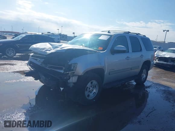✅ 2011 Chevrolet Tahoe LT • VIN: 1GNSKBE02BR335628 • Lot: 43777550. Wystawiony na IAAI z przebiegiem 225 371 mil. Bezpłatny archiwum sprzedaży aukcyjnych z USA i szczegółowy raport historii pojazdu na DreamBid. Zdjęcie 14.