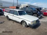 ✅ 1992 Volvo 240 • VIN: YV1AW8800N1916727 • Lot: 42872046. Listed on IAAI with 206,391 mi. Free auction sales archive from the USA and detailed vehicle history report at DreamBid. Image 1.