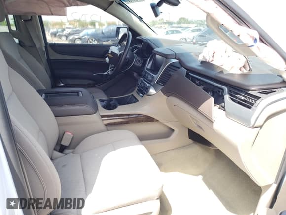 ✅ 2016 Chevrolet Suburban LS • VIN: 1GNSCGKC5GR416428 • Lot: 57047281. Wystawiony na Copart z przebiegiem 13 334 mil. Bezpłatny archiwum sprzedaży aukcyjnych z USA i szczegółowy raport historii pojazdu na DreamBid. Zdjęcie 5.