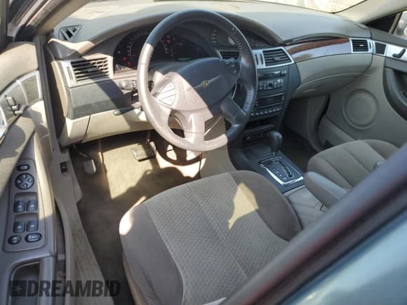 ✅ 2005 Chrysler Pacifica Touring • VIN: 2C4GM68445R548447 • Lot: 68791035. Listed on Copart with 140,724 mi. Free auction sales archive from the USA and detailed vehicle history report at DreamBid. Image 8.