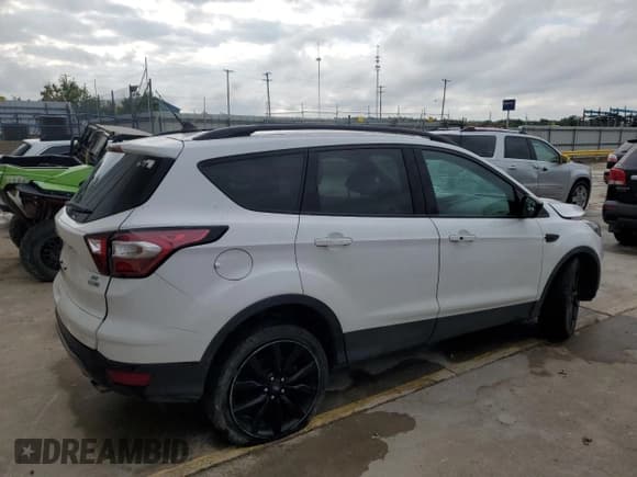 ✅ 2019 Ford Escape SE • VIN: 1FMCU9GD8KUA64342 • Lot: 69411795. Wystawiony na Copart z przebiegiem 120 765 mil. Bezpłatny archiwum sprzedaży aukcyjnych z USA i szczegółowy raport historii pojazdu na DreamBid. Zdjęcie 3.
