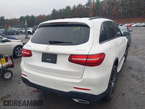 ✅ 2018 Mercedes-Benz GLC 300 • VIN: WDC0G4KB9JV108245 • Лот: 43630794. Опубликован ранее на IAAI с пробегом 57 262 миль. Бесплатный доступ к архиву аукционных продаж из США и подробный отчёт об истории автомобиля на DreamBid. Изображение 16.