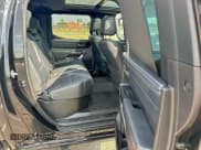 ✅ 2022 Toyota Tundra Platinum • VIN: 5TFNA5DB8NX027893 • Лот: 94911165. Опубликован ранее на Copart с пробегом 33 971 миль. Бесплатный доступ к архиву аукционных продаж из США и подробный отчёт об истории автомобиля на DreamBid. Изображение 6.