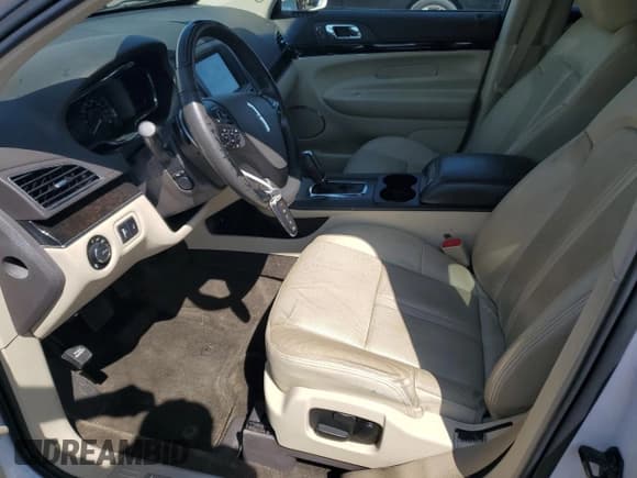 ✅ 2016 Lincoln MKT EcoBoost • VIN: 2LMHJ5AT2GBL01397 • Lot: 68691805. Wystawiony na Copart z przebiegiem 157 233 mil. Bezpłatny archiwum sprzedaży aukcyjnych z USA i szczegółowy raport historii pojazdu na DreamBid. Zdjęcie 7.