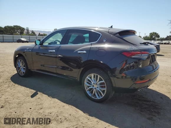 ✅ 2022 Maserati Levante GT • VIN: ZN661XUA8NX388885 • Lot: 64403545. Wystawiony na Copart z przebiegiem 20 827 mil. Bezpłatny archiwum sprzedaży aukcyjnych z USA i szczegółowy raport historii pojazdu na DreamBid. Zdjęcie 2.