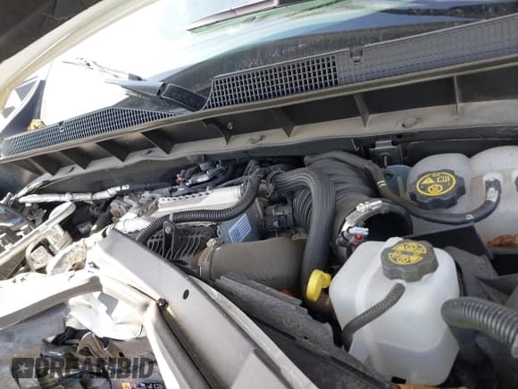 ✅ 2021 Chevrolet Silverado 1500 High Country • VIN: 1GCUYHET0MZ353142 • Lot: 40707765. Wystawiony na IAAI z przebiegiem 20 765 mil. Bezpłatny archiwum sprzedaży aukcyjnych z USA i szczegółowy raport historii pojazdu na DreamBid. Zdjęcie 10.