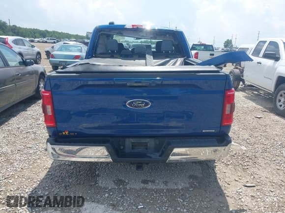 ✅ 2022 Ford F-150 XL • VIN: 1FTFW1E88NKD97983 • Lot: 42827622. Wystawiony na IAAI z przebiegiem 86 393 mil. Bezpłatny archiwum sprzedaży aukcyjnych z USA i szczegółowy raport historii pojazdu na DreamBid. Zdjęcie 17.