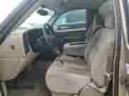 2004 Chevrolet Silverado 1500 LS z VIN 1GCEC14V94Z186793, wystawiony jako Copart lot #83448234 z przebiegiem 176 573 mil mil oraz Czysty tytuł • Clean title. Historia ofert i sprzedaży dostępna na DreamBid. Obrazek 7.