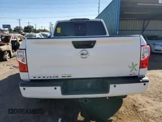 ✅ 2016 Nissan Titan Platinum Reserve • VIN: 1N6BA1F29GN516548 • Lot: 84054855. Wystawiony na Copart z przebiegiem 194 897 mil. Bezpłatny archiwum sprzedaży aukcyjnych z USA i szczegółowy raport historii pojazdu na DreamBid. Zdjęcie 6.