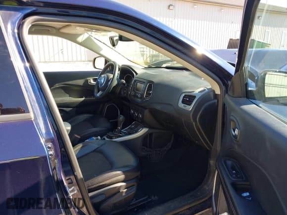 ✅ 2018 Jeep Compass Latitude • VIN: 3C4NJDBB1JT254605 • Лот: 43499328. Опубликован ранее на IAAI с пробегом 101 947 миль. Бесплатный доступ к архиву аукционных продаж из США и подробный отчёт об истории автомобиля на DreamBid. Изображение 5.