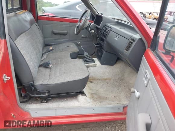 ✅ 1989 Mazda B-Series • VIN: JM2UF1135K0759529 • Lot: 42131894. Wystawiony na IAAI z przebiegiem 140 267 mil. Bezpłatny archiwum sprzedaży aukcyjnych z USA i szczegółowy raport historii pojazdu na DreamBid. Zdjęcie 5.