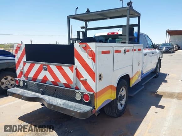 ✅ 2020 Ram 2500 Tradesman • VIN: 3C7WR4HJ3LG145556 • Lot: 42164787. Wystawiony na IAAI z przebiegiem 221 696 mil. Bezpłatny archiwum sprzedaży aukcyjnych z USA i szczegółowy raport historii pojazdu na DreamBid. Zdjęcie 4.