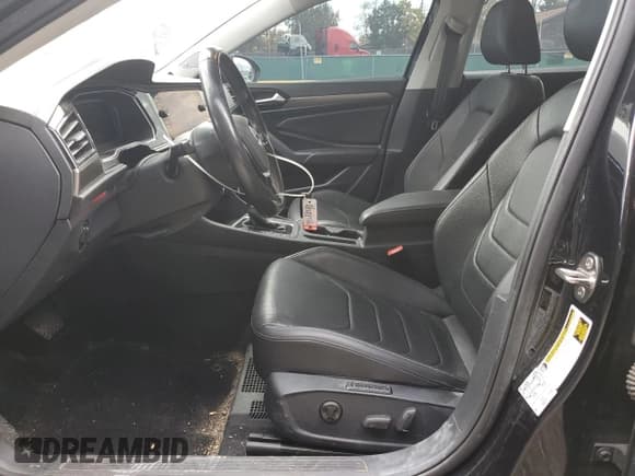 ✅ 2019 Volkswagen Jetta SEL Premium • VIN: 3VWG57BUXKM005535 • Лот: 87313605. Опубликован ранее на Copart с пробегом 57 012 миль. Бесплатный доступ к архиву аукционных продаж из США и подробный отчёт об истории автомобиля на DreamBid. Изображение 7.