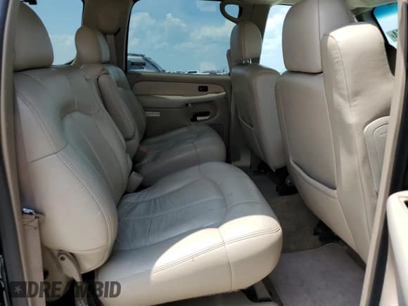 ✅ 2001 Chevrolet Suburban LS • VIN: 3GNEC16T91G213568 • Lot: 64104754. Wystawiony na Copart z przebiegiem 250 746 mil. Bezpłatny archiwum sprzedaży aukcyjnych z USA i szczegółowy raport historii pojazdu na DreamBid. Zdjęcie 11.