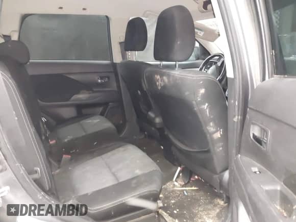 2018 Mitsubishi Outlander SE with VIN JA4AD3A33JJ003936, listed as a IAAI auction lot 43525448 with 252,718 mi miles and . Bid and sale history available at DreamBid. Image 8.