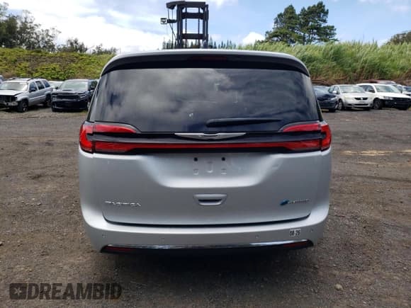 ✅ 2024 Chrysler Pacifica Hybrid Select • VIN: 2C4RC1S71RR166741 • Lot: 70136935. Listed on Copart with 17,555 mi. Free auction sales archive from the USA and detailed vehicle history report at DreamBid. Image 6.