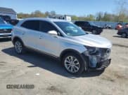 ✅ 2017 Lincoln MKC Select • VIN: 5LMCJ2D96HUL51572 • Lot: 54237885. Wystawiony na Copart z przebiegiem 100 514 mil. Bezpłatny archiwum sprzedaży aukcyjnych z USA i szczegółowy raport historii pojazdu na DreamBid. Zdjęcie 4.
