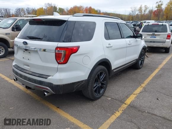 ✅ 2017 Ford Explorer XLT • VIN: 1FM5K8D88HGD84283 • Лот: 43609102. Опубликован ранее на IAAI с пробегом 105 629 миль. Бесплатный доступ к архиву аукционных продаж из США и подробный отчёт об истории автомобиля на DreamBid. Изображение 4.
