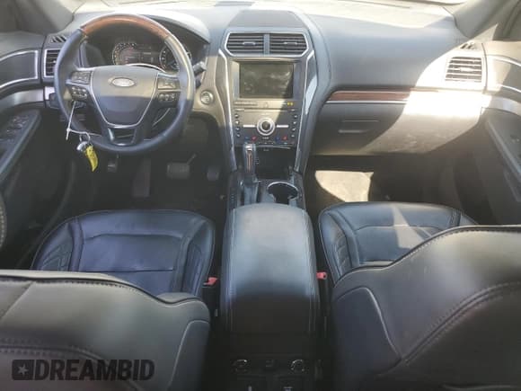 ✅ 2019 Ford Explorer Platinum • VIN: 1FM5K8HT0KGA77485 • Lot: 70001105. Listed on Copart with 32,740 mi. Free auction sales archive from the USA and detailed vehicle history report at DreamBid. Image 8.