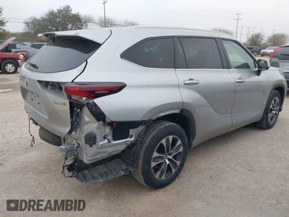 ✅ 2024 Toyota Highlander Hybrid XLE • VIN: 5TDKBRCH1RS607561 • Lot: 41483906. Wystawiony na IAAI z przebiegiem 26 158 mil. Bezpłatny archiwum sprzedaży aukcyjnych z USA i szczegółowy raport historii pojazdu na DreamBid. Zdjęcie 4.