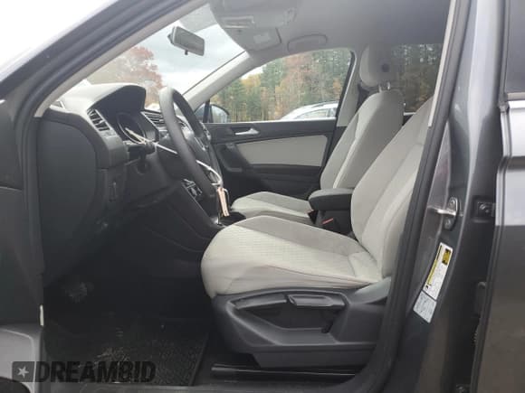 ✅ 2019 Volkswagen Tiguan S • VIN: 3VV0B7AX0KM111941 • Лот: 90842875. Опубликован ранее на Copart с пробегом 82 468 миль. Бесплатный доступ к архиву аукционных продаж из США и подробный отчёт об истории автомобиля на DreamBid. Изображение 7.