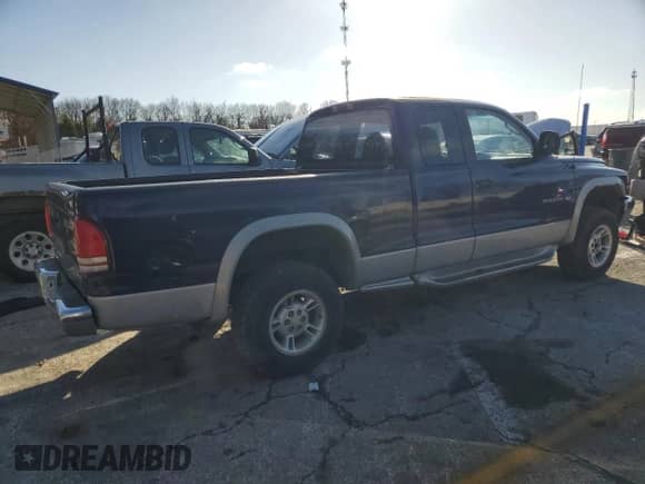 1999 Dodge Dakota SLT z VIN 1B7GG22X1XS259059, wystawiony jako Copart lot #82173354 z przebiegiem 138 764 mil mil oraz Szkoda całkowita • Salvage title. Historia ofert i sprzedaży dostępna na DreamBid. Obrazek 3.