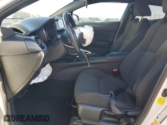 ✅ 2018 Toyota C-HR XLE • VIN: NMTKHMBXXJR026542 • Lot: 85370525. Wystawiony na Copart z przebiegiem 74 659 mil. Bezpłatny archiwum sprzedaży aukcyjnych z USA i szczegółowy raport historii pojazdu na DreamBid. Zdjęcie 7.