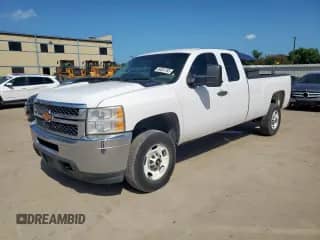 2013 Chevrolet Silverado 2500HD Work Truck z VIN 1GC2CVCG9DZ385436, wystawiony jako Copart lot #64381785 z przebiegiem 58 601 mil mil oraz Czysty tytuł • Clean title. Historia ofert i sprzedaży dostępna na DreamBid. Obrazek 1.