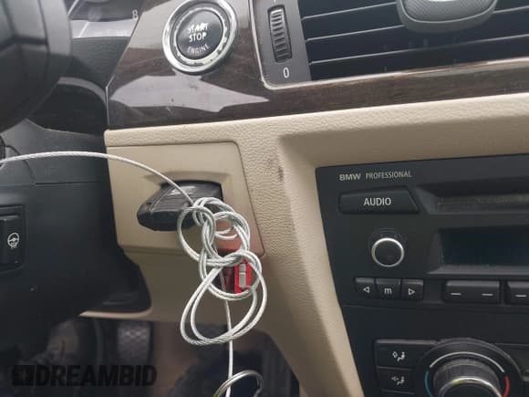 ✅ 2011 BMW 3 Series 335i • VIN: WBAKG7C59BE263045 • Lot: 42035151. Listed on IAAI with 125,675 mi. Free auction sales archive from the USA and detailed vehicle history report at DreamBid. Image 11.