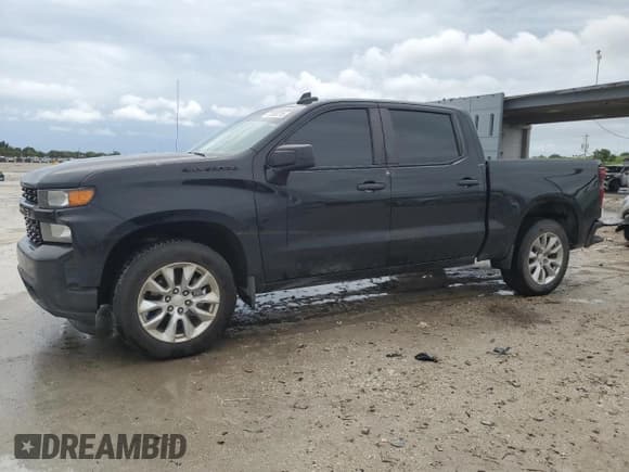 ✅ 2022 Chevrolet Silverado 1500 Custom • VIN: 1GCPWBEK8NZ141100 • Лот: 72066215. Опубликован ранее на Copart с пробегом 83 543 миль. Бесплатный доступ к архиву аукционных продаж из США и подробный отчёт об истории автомобиля на DreamBid. Изображение 1.