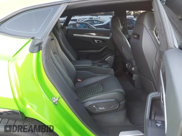 ✅ 2019 Lamborghini Urus • VIN: ZPBUA1ZL2KLA04966 • Lot: 43911141. Listed on IAAI with 26,775 mi. Free auction sales archive from the USA and detailed vehicle history report at DreamBid. Image 8.