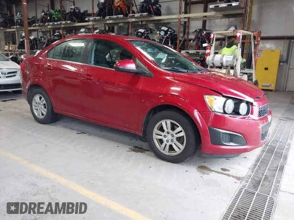 ✅ 2015 Chevrolet Sonic LT • VIN: 1G1JC5SG4F4110286 • Лот: 43742563. Опубликован ранее на IAAI с пробегом 164 604 миль. Бесплатный доступ к архиву аукционных продаж из США и подробный отчёт об истории автомобиля на DreamBid. Изображение 1.