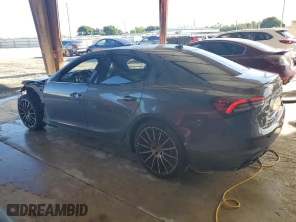 ✅ 2024 Maserati Ghibli Modena Q4 • VIN: ZAM57YTM5RX451424 • Lot: 86063065. Wystawiony na Copart z przebiegiem 8 610 mil. Bezpłatny archiwum sprzedaży aukcyjnych z USA i szczegółowy raport historii pojazdu na DreamBid. Zdjęcie 2.