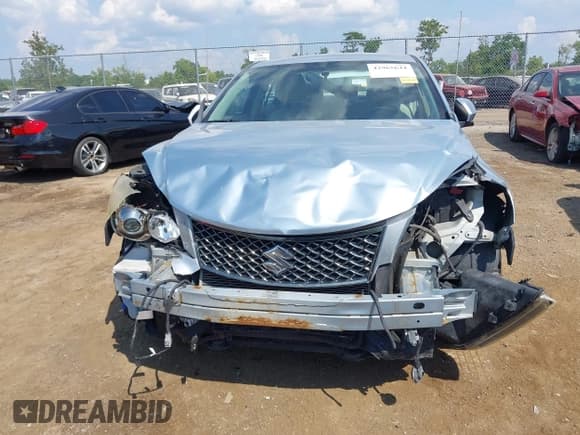 ✅ 2010 Suzuki Kizashi SE • VIN: JS2RE9A34A6100712 • Lot: 42965644. Listed on IAAI with 169,953 mi. Free auction sales archive from the USA and detailed vehicle history report at DreamBid. Image 6.