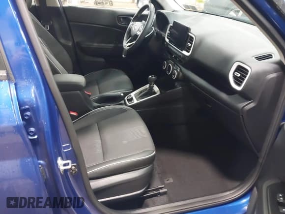 ✅ 2024 Hyundai Venue SEL • VIN: KMHRC8A3XRU299388 • Lot: 42155918. Listed on IAAI with 2,626 mi. Free auction sales archive from the USA and detailed vehicle history report at DreamBid. Image 5.