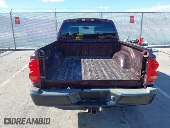 ✅ 2005 Dodge Dakota ST • VIN: 1D7HE28N65S314141 • Lot: 43511196. Wystawiony na IAAI z przebiegiem 182 162 mil. Bezpłatny archiwum sprzedaży aukcyjnych z USA i szczegółowy raport historii pojazdu na DreamBid. Zdjęcie 16.