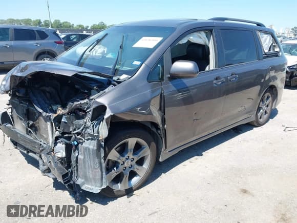 ✅ 2012 Toyota Sienna SE • VIN: 5TDXK3DC5CS232979 • Лот: 43136504. Опубликован ранее на IAAI с пробегом 198 231 миль. Бесплатный доступ к архиву аукционных продаж из США и подробный отчёт об истории автомобиля на DreamBid. Изображение 2.