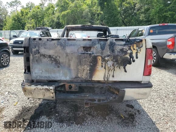 ✅ 2008 Chevrolet Silverado 1500 Work Truck • VIN: 1GCEC14058Z189782 • Lot: 64490414. Wystawiony na Copart z przebiegiem Nie podano. Bezpłatny archiwum sprzedaży aukcyjnych z USA i szczegółowy raport historii pojazdu na DreamBid. Zdjęcie 6.