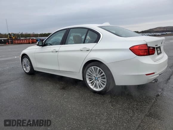 ✅ 2015 BMW 3 Series 328i xDrive • VIN: WBA3B5G57FNS16376 • Лот: 93133025. Опубликован ранее на Copart с пробегом 64 823 миль. Бесплатный доступ к архиву аукционных продаж из США и подробный отчёт об истории автомобиля на DreamBid. Изображение 2.