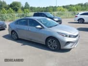 ✅ 2024 Kia Forte LXS • VIN: 3KPF24AD8RE738503 • Lot: 42774843. Wystawiony na IAAI z przebiegiem 29 673 mil. Bezpłatny archiwum sprzedaży aukcyjnych z USA i szczegółowy raport historii pojazdu na DreamBid. Zdjęcie 1.