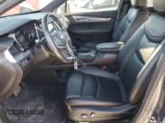 ✅ 2022 Cadillac XT5 FWD Luxury • VIN: 1GYKNAR47NZ125435 • Lot: 92272645. Wystawiony na Copart z przebiegiem 52 198 mil. Bezpłatny archiwum sprzedaży aukcyjnych z USA i szczegółowy raport historii pojazdu na DreamBid. Zdjęcie 7.